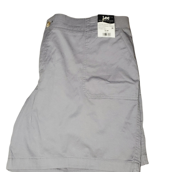 Lee NWT Plus Size Grey Midrise Bermuda 7" Utility Short w/ Comfort Waistband 682 - Picture 6 of 6